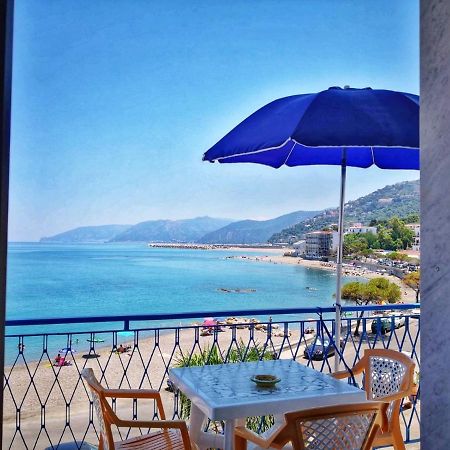 Apartament La Casa Di Aurelio Capo dʼOrlando Zewnętrze zdjęcie
